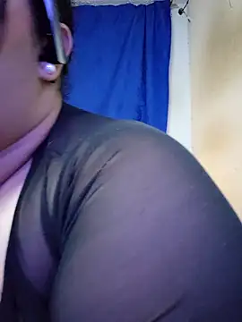 Snapshot of valeriadiax chatting on 04.17.26 valeriadiax online show from 04.17.26