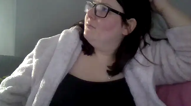 Snapshot of Curvy-Clare-30 chatting on 12.22.24 Curvy-Clare-30 online show from 12.22.24