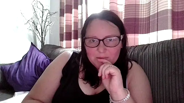 Snapshot of Curvy-Clare-30 chatting on 08.02.26 Curvy-Clare-30 online show from 08.02.26