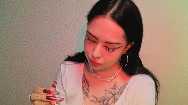 Snapshot of baby__kim chatting on 05.20.26 baby kim online show from 05.20.26