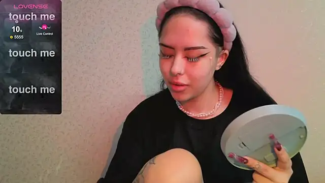 Snapshot of baby__kim chatting on 05.23.26 baby kim online show from 05.23.26