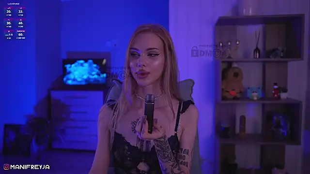 Snapshot of ManiFreyja chatting on 12.13.24 ManiFreyja online show from 12.13.24