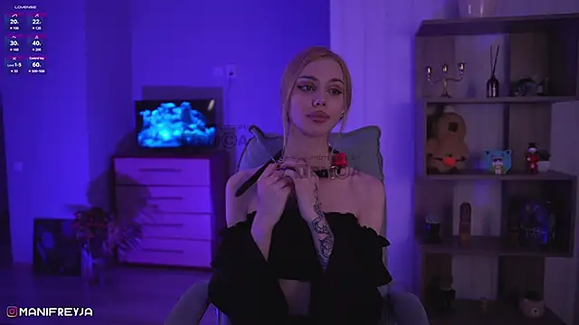 Snapshot of ManiFreyja chatting on 12.16.24 ManiFreyja online show from 12.16.24