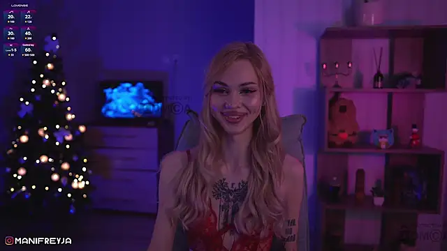 Snapshot of ManiFreyja chatting on 12.26.24 ManiFreyja online show from 12.26.24