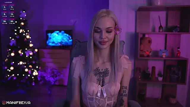 Snapshot of ManiFreyja chatting on 01.05.25 ManiFreyja online show from 01.05.25
