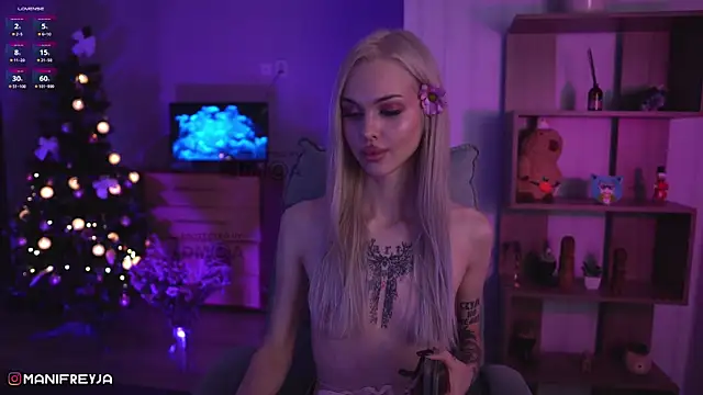 Snapshot of ManiFreyja chatting on 01.05.25 ManiFreyja online show from 01.05.25