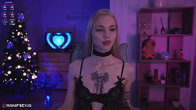 Snapshot of ManiFreyja chatting on 01.06.25 ManiFreyja online show from 01.06.25