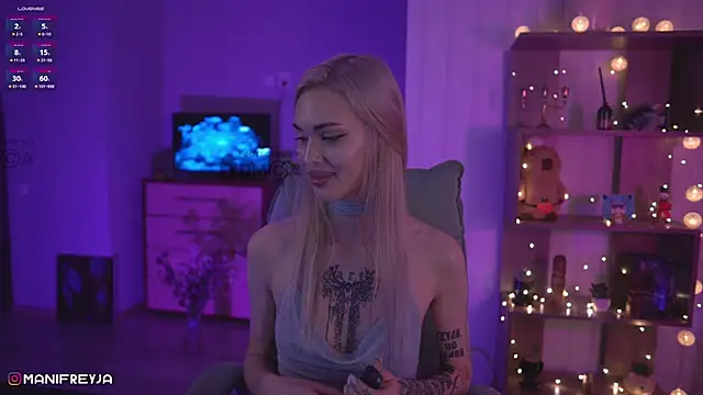 Snapshot of ManiFreyja chatting on 01.19.25 ManiFreyja online show from 01.19.25