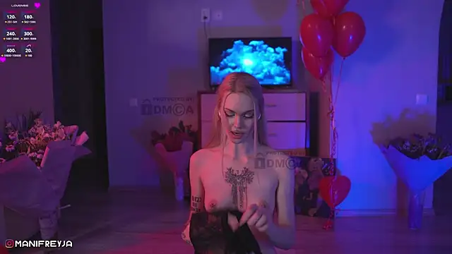 Snapshot of ManiFreyja chatting on 02.26.25 ManiFreyja online show from 02.26.25