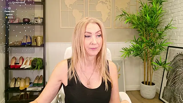 LadyLeea online show from 12.18.25