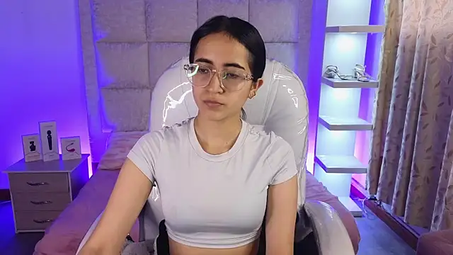 Mia Fischer online show from 04.14.26