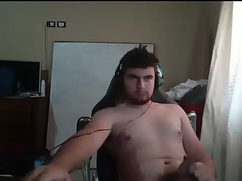 Snapshot of enzis3 chatting on 10.31.25 enzis3 online show from 10.31.25