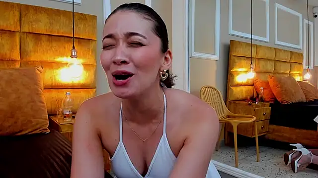 Snapshot of adarussell chatting on 01.24.25 adarussell online show from 01.24.25