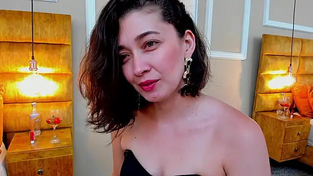 Snapshot of adarussell chatting on 01.26.25 adarussell online show from 01.26.25