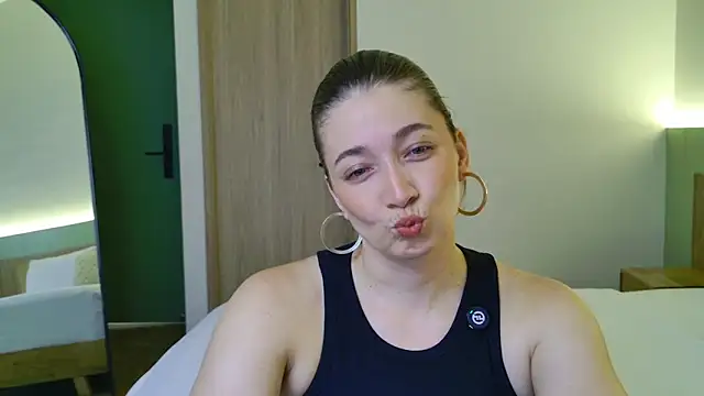 Snapshot of adarussell chatting on 06.15.26 adarussell online show from 06.15.26