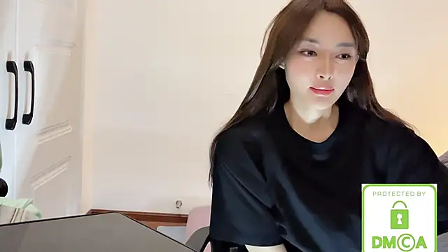 Snapshot of SarahYang chatting on 05.15.26 SarahYang online show from 05.15.26