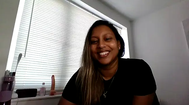 Snapshot of TEMPTING-TAMMY chatting on 03.05.25 TEMPTING-TAMMY online show from 03.05.25