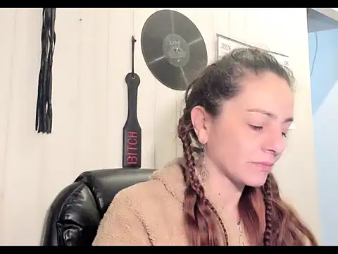 Snapshot of jessiburningheels chatting on 06.21.26 jessiburningheels online show from 06.21.26