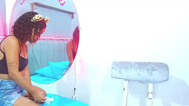 Snapshot of minimi_naty chatting on 12.10.24 minimi naty online show from 12.10.24