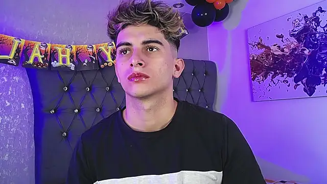 Snapshot of MrWilliseo chatting on 10.14.25 MrWilliseo online show from 10.14.25