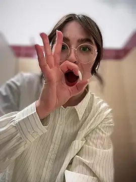 meow girl online show from 03.08.25