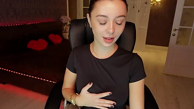 DinaCandy online show from 11.04.25