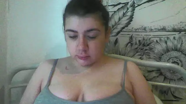 Snapshot of CamilaCherryX chatting on 10.05.25 CamilaCherryX online show from 10.05.25