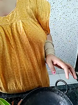 milf-kaira online show from 03.12.25