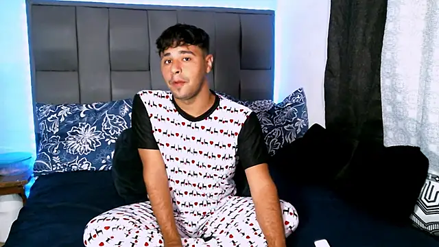 Snapshot of beautiful_james chatting on 01.05.25 beautiful james online show from 01.05.25