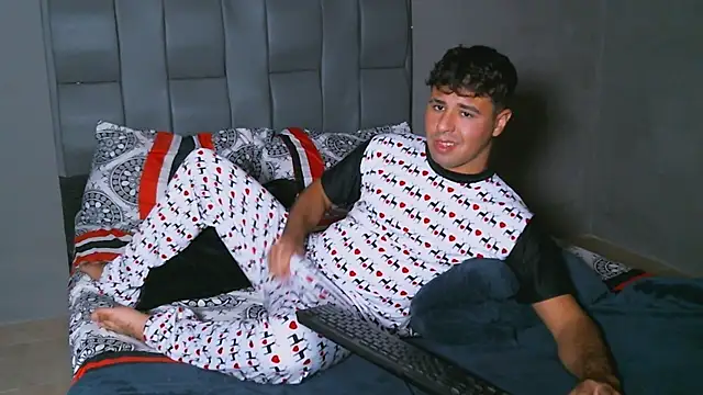 Snapshot of beautiful_james chatting on 01.31.25 beautiful james online show from 01.31.25