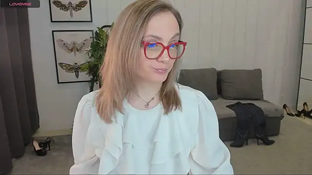 Snapshot of AdelaideRosabel chatting on 12.05.24 AdelaideRosabel online show from 12.05.24