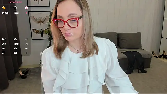 Snapshot of AdelaideRosabel chatting on 12.06.24 AdelaideRosabel online show from 12.06.24