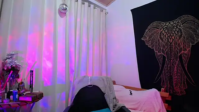 Snapshot of AmaRiv chatting on 12.09.24 AmaRiv online show from 12.09.24