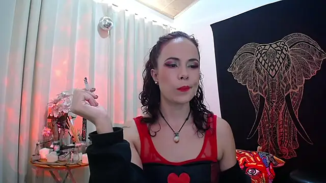 Snapshot of AmaRiv chatting on 12.28.24 AmaRiv online show from 12.28.24