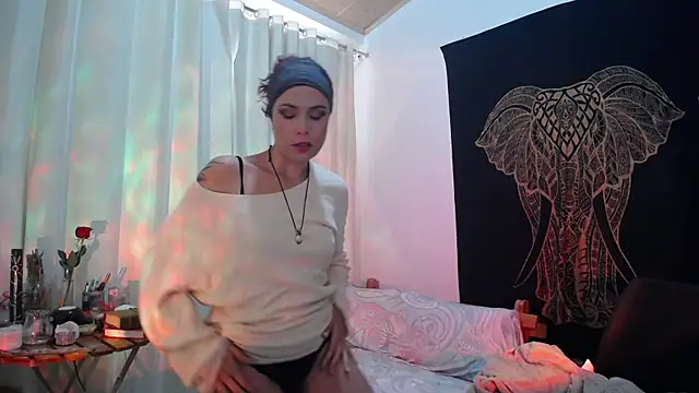 Snapshot of AmaRiv chatting on 02.26.25 AmaRiv online show from 02.26.25