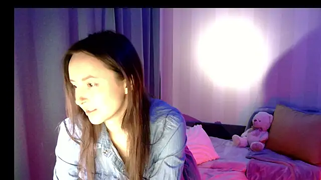 Snapshot of LilyXSky chatting on 12.10.24 LilyXSky online show from 12.10.24