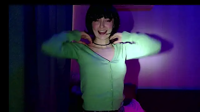 Snapshot of LilyXSky chatting on 02.19.25 LilyXSky online show from 02.19.25