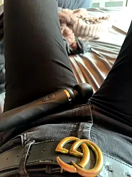 Snapshot of Ana-05 chatting on 09.13.25 Ana-05 online show from 09.13.25