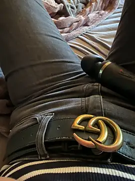 Snapshot of Ana-05 chatting on 09.19.25 Ana-05 online show from 09.19.25