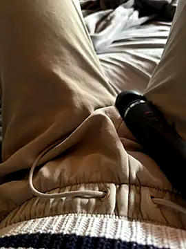 Snapshot of Ana-05 chatting on 10.12.25 Ana-05 online show from 10.12.25