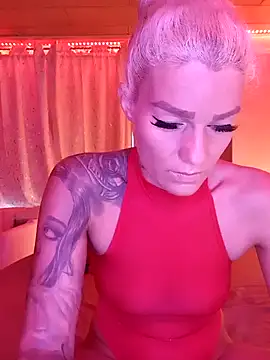 Snapshot of Lara_SecretLady chatting on 12.19.24 Lara SecretLady online show from 12.19.24