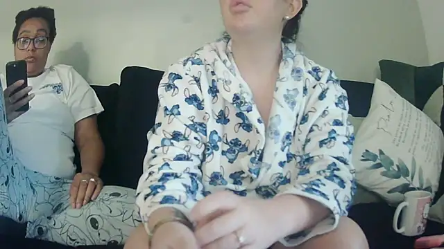 vanilla chocolate23 online show from 09.18.25