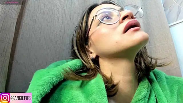 Angie Pirss online show from 01.31.25