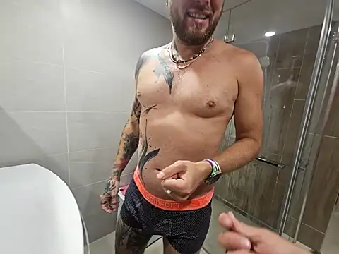 Snapshot of manforhotfun chatting on 09.26.25 manforhotfun online show from 09.26.25