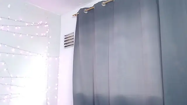 Snapshot of Nicol_Love0 chatting on 02.11.25 Nicol Love0 online show from 02.11.25