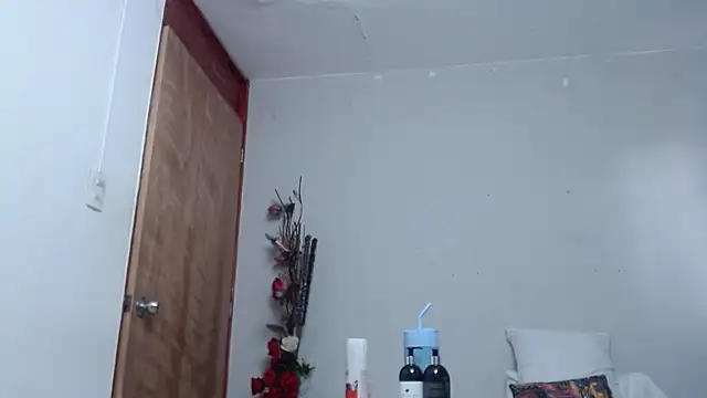 Snapshot of Nicol_Love0 chatting on 03.21.25 Nicol Love0 online show from 03.21.25