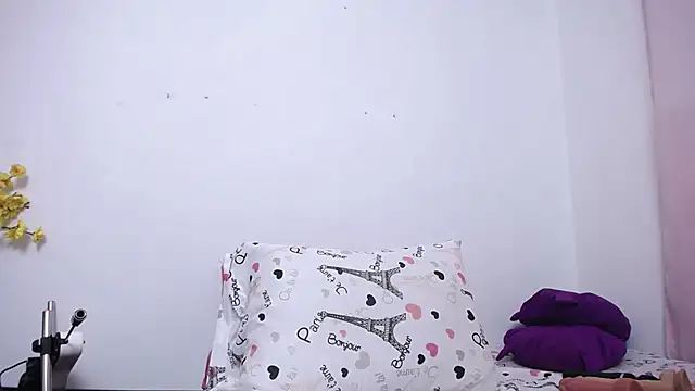 Snapshot of Nicol_Love0 chatting on 10.08.25 Nicol Love0 online show from 10.08.25