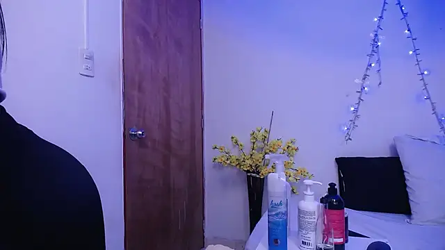 Snapshot of Nicol_Love0 chatting on 02.04.26 Nicol Love0 online show from 02.04.26