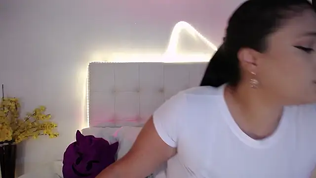 Nicol Love0 online show from 03.18.26