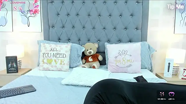Snapshot of JoslinEvans chatting on 02.01.25 JoslinEvans online show from 02.01.25